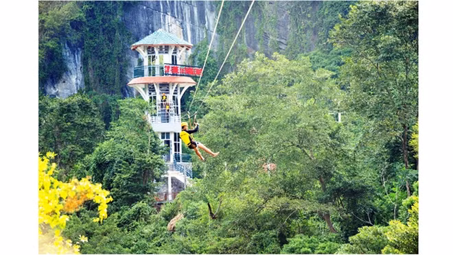 Quang Binh tente de construire la plus longue tyrolienne du monde ảnh 1