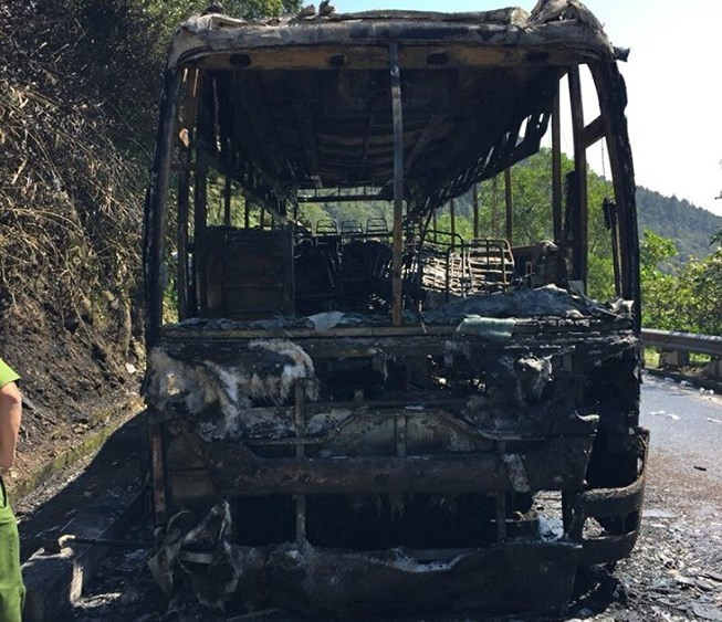 Aucun mort dans un accident d'autocar sur le col de Hai Van ảnh 1 Aucun mort dans un accident d'autocar sur le col de Hai Van ảnh 1