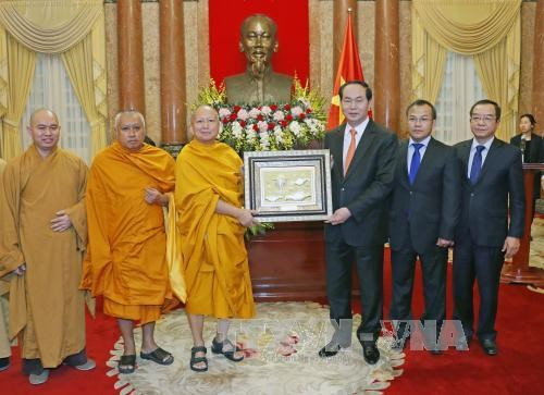 Le président Tran Dai Quang reçoit la délégation d’une secte bouddhique vietnamienne en Thaïlande ảnh 1 Le président Tran Dai Quang reçoit la délégation d’une secte bouddhique vietnamienne en Thaïlande ảnh 1