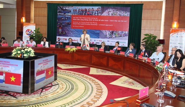 Les Pays-Bas partagent leur expérience en matière de développement de ports intelligents ảnh 1 Les Pays-Bas partagent leur expérience en matière de développement de ports intelligents ảnh 1