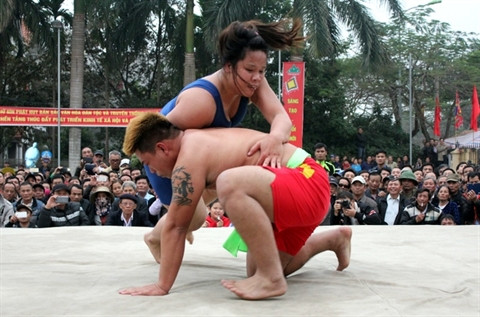 À Hai Phong, combat entre lutteurs et lutteuses ảnh 1 À Hai Phong, combat entre lutteurs et lutteuses ảnh 1