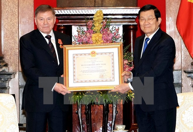 Le président de la Cour suprême russe décoré par Truong Tan Sang ảnh 1 Le président de la Cour suprême russe décoré par Truong Tan Sang ảnh 1