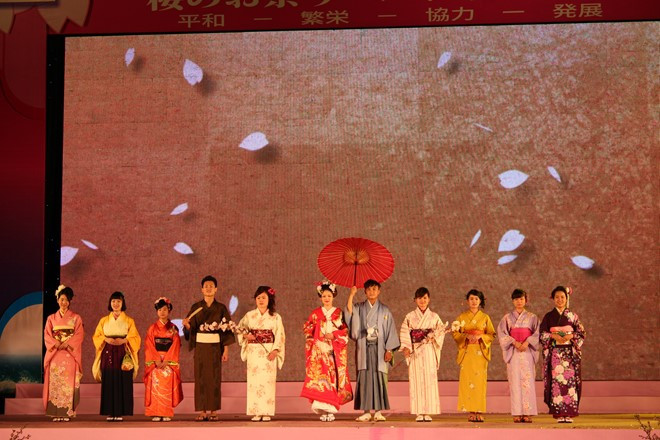 La Fête des fleurs de cerisier de Ha Long 2016 va débuter le 18 mars ảnh 1 La Fête des fleurs de cerisier de Ha Long 2016 va débuter le 18 mars ảnh 1
