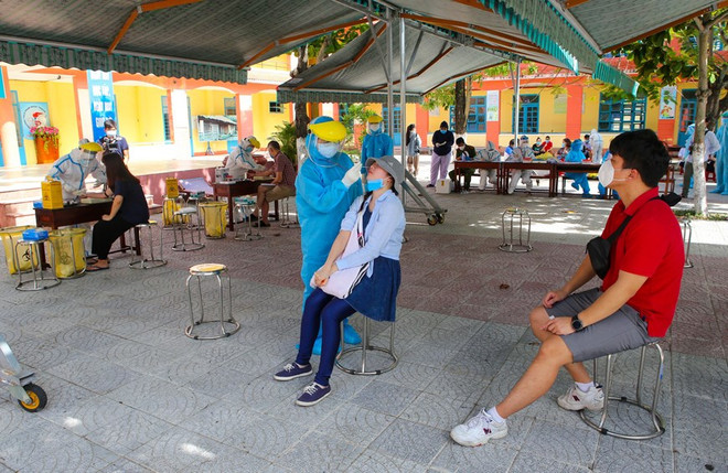 Da Nang : dépistage du coronavirus chez les étrangers à Son Tra ảnh 1 Da Nang : dépistage du coronavirus chez les étrangers à Son Tra ảnh 1
