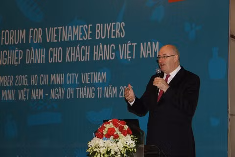 Un commissaire européen confiant dans les perspectives commerciales UE-Vietnam ảnh 2