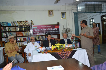 Les «coins des livres vietnamiens» s’ouvrent en Inde ảnh 1 Les «coins des livres vietnamiens» s’ouvrent en Inde ảnh 1