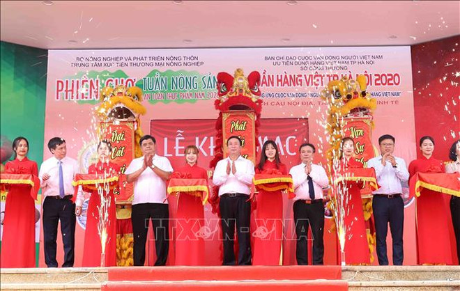Ouverture de la Semaine des produits vietnamiens à Hanoï ảnh 1 Ouverture de la Semaine des produits vietnamiens à Hanoï ảnh 1