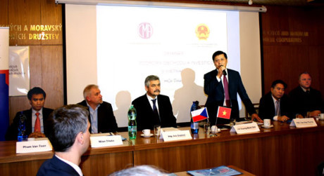 Colloque sur la promotion du commerce et de l'investissement au Vietnam en R. tchèque ảnh 1 Colloque sur la promotion du commerce et de l'investissement au Vietnam en R. tchèque ảnh 1
