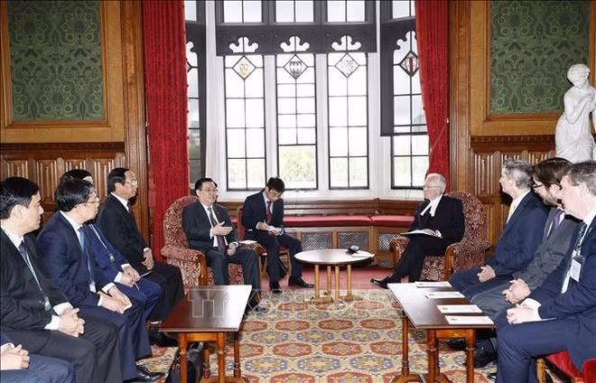 Le Vietnam prend en haute considération les relations avec le Royaume-Uni ảnh 2