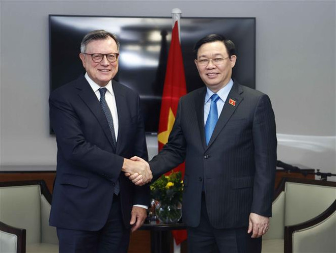 Le président de l’AN rencontre des dirigeants de plusieurs groupes britanniques ảnh 2 Le président de l’AN rencontre des dirigeants de plusieurs groupes britanniques ảnh 2