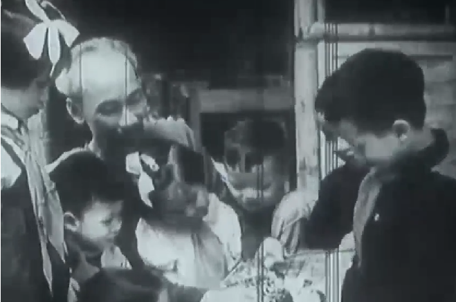 Projection d'un documentaire sur le Président Ho Chi Minh ảnh 1