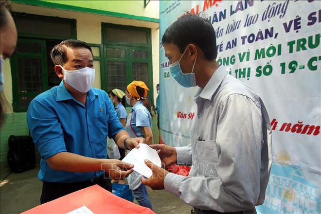 Mois des ouvriers 2020: Garantir l’emploi et les revenus aux travailleurs ảnh 1 Mois des ouvriers 2020: Garantir l’emploi et les revenus aux travailleurs ảnh 1