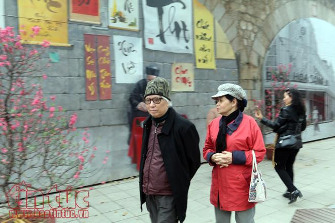 Les Hanoiens fêtent le Nouvel An ảnh 1 Les Hanoiens fêtent le Nouvel An ảnh 1