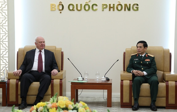 Défense: promouvoir la coopération entre le Vietnam et le Laos, le Cambodge, la Chine et la Russie ảnh 4 Défense: promouvoir la coopération entre le Vietnam et le Laos, le Cambodge, la Chine et la Russie ảnh 4