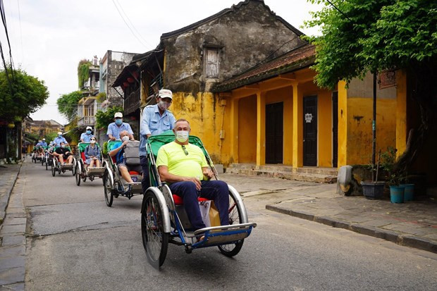 Les touristes internationaux « dégustent » un programme artistique éminente à Hoi An ảnh 3 Les touristes internationaux « dégustent » un programme artistique éminente à Hoi An ảnh 3