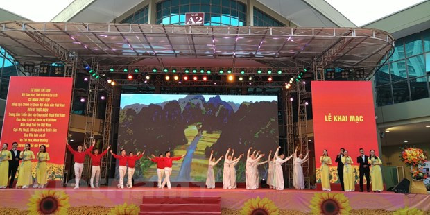 Ouverture d’une exposition sur le Parti communiste du Vietnam à Hanoï ảnh 2 Ouverture d’une exposition sur le Parti communiste du Vietnam à Hanoï ảnh 2