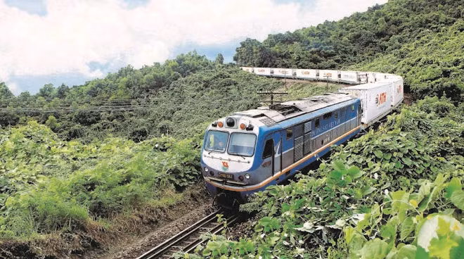 Bond du fret international par la voie ferroviaire ảnh 1