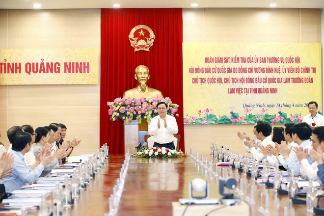 Le président de l'Assemblée nationale contrôle les préparatifs des prochaines élections à Quang Ninh ảnh 1 Le président de l'Assemblée nationale contrôle les préparatifs des prochaines élections à Quang Ninh ảnh 1