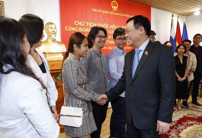 Le président de l'AN Vuong Dinh Hue poursuit ses activités en Finlande ảnh 4 Le président de l'AN Vuong Dinh Hue poursuit ses activités en Finlande ảnh 4