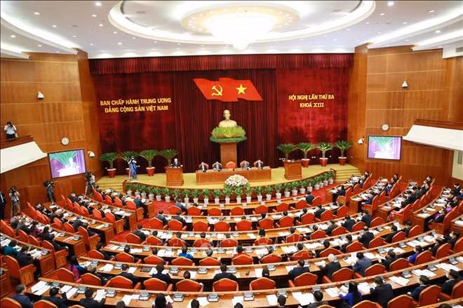 La troisième journée de travail du 3e Plénum du Comité central du Parti ảnh 1