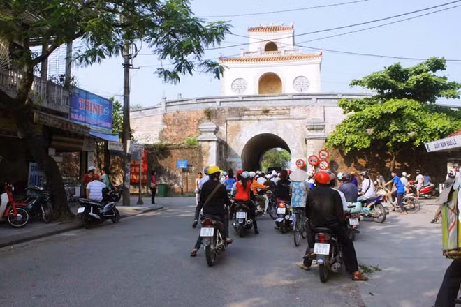 A la découverte de la beauté des portes de l’ancienne cité impériale de Huê ảnh 4