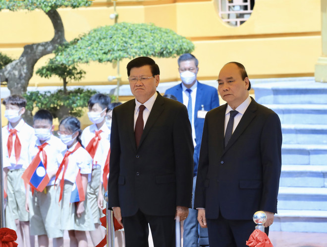 La visite au Vietnam du SG du Parti et du président lao est couverte par la presse lao ảnh 2 La visite au Vietnam du SG du Parti et du président lao est couverte par la presse lao ảnh 2