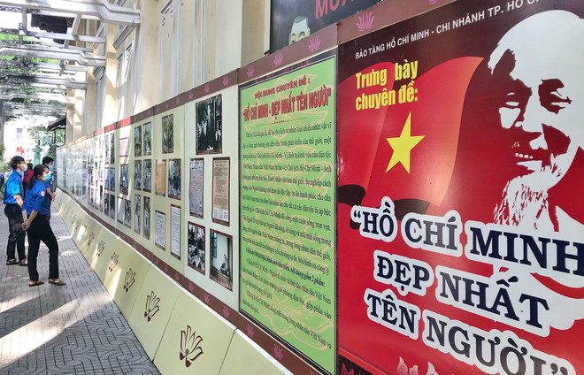 Une exposition de photos sur le Président Ho Chi Minh dans la mégapole du Sud ảnh 2 Une exposition de photos sur le Président Ho Chi Minh dans la mégapole du Sud ảnh 2