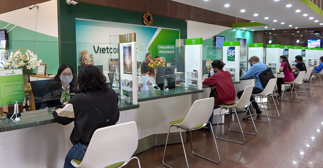 Vietcombank offre une réduction d'intérêt sur les clients affectés par le COVID-19 ảnh 1