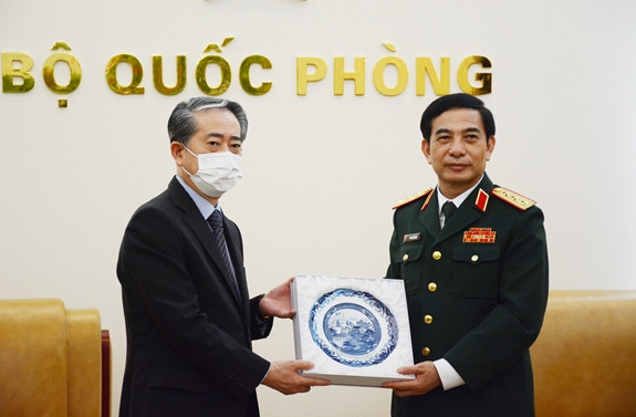 Défense: promouvoir la coopération entre le Vietnam et le Laos, le Cambodge, la Chine et la Russie ảnh 3 Défense: promouvoir la coopération entre le Vietnam et le Laos, le Cambodge, la Chine et la Russie ảnh 3