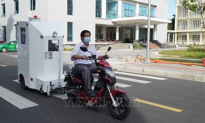 L’Ecole polytechnique de Da Nang invente une cabine transportant des patients du COVID-19 ảnh 1