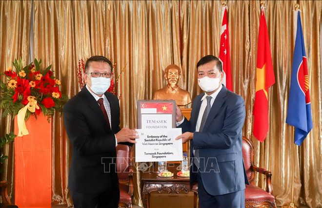 La Fondation Temasek (Singapour) fait don au Vietnam de respirateurs et d'équipements de protection ảnh 2 La Fondation Temasek (Singapour) fait don au Vietnam de respirateurs et d'équipements de protection ảnh 2