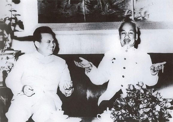 Plusieurs grands journaux lao soulignent les relations spéciales Vietnam-Laos ảnh 1 Plusieurs grands journaux lao soulignent les relations spéciales Vietnam-Laos ảnh 1