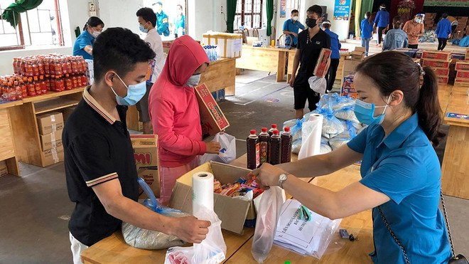 COVID-19: des “magasins à zéro dông” pour les personnes déshéritées à Bac Giang ảnh 1