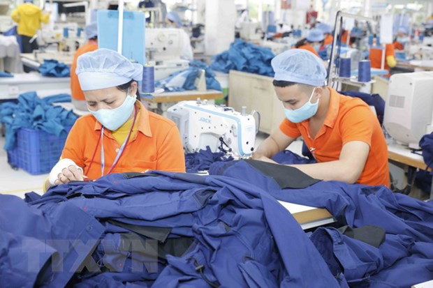Textille-habillement : le secteur résiste bien au milieu de la pandémie COVID-19, selon Forbes ảnh 1 Textille-habillement : le secteur résiste bien au milieu de la pandémie COVID-19, selon Forbes ảnh 1