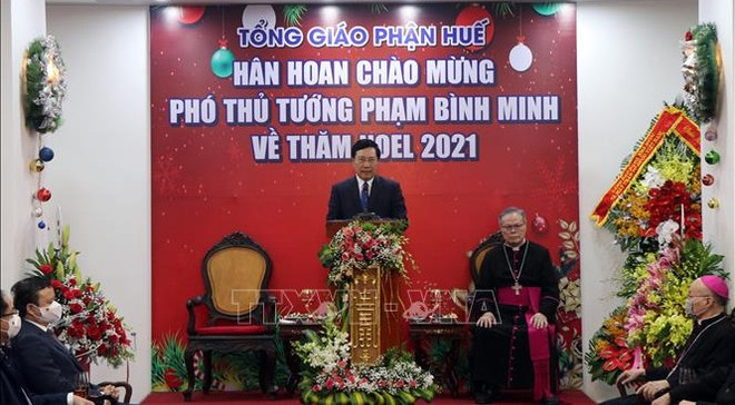 Le vice-PM Pham Binh Minh formule ses vœux de Noël aux catholiques de Thua Thien-Huê ảnh 1