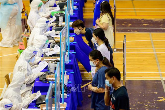 COVID-19: la Thaïlande arrête 31 types de commerce à Bangkok ảnh 1