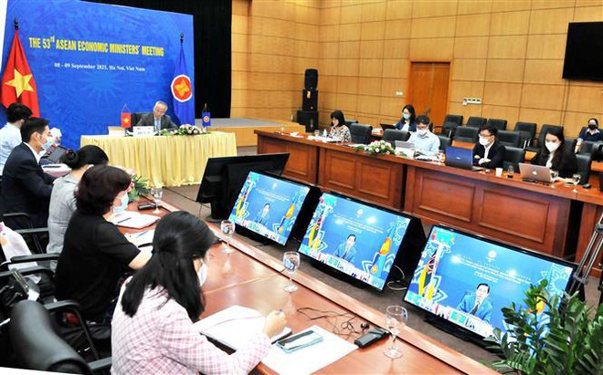 Les ministres de l'Economie de l'ASEAN adoptent la feuille de route de Bandar Seri Bagawan ảnh 2