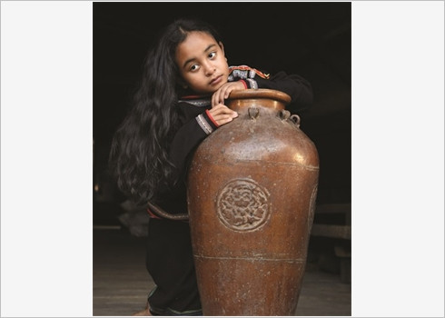 La jarre dans la vie des Ê dê ảnh 1