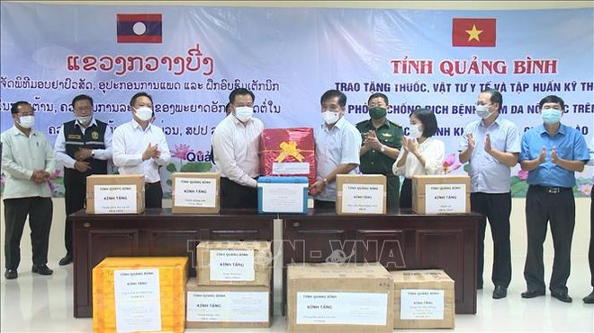 La province vietnamienne de Quang Binh aide celle lao de Khammouane à protéger le bétail ảnh 1