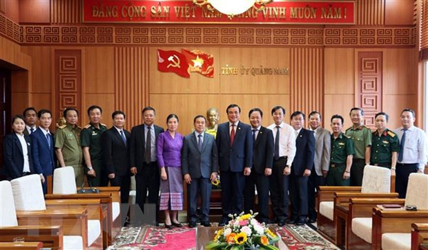Promotion des échanges commerciaux entre des localités vietnamiennes et lao ảnh 1 Promotion des échanges commerciaux entre des localités vietnamiennes et lao ảnh 1