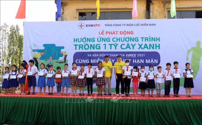 Lancement d'un programme de plantation d'arbres à Soc Trang ảnh 2