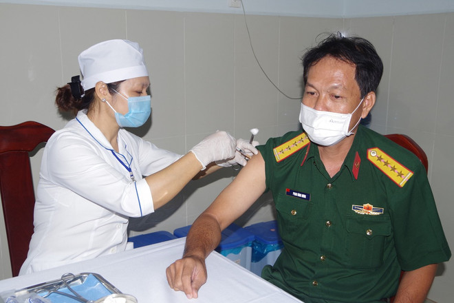 Neuf villes et provinces achèvent la première phase de vaccination anti-COVID-19 ảnh 1 Neuf villes et provinces achèvent la première phase de vaccination anti-COVID-19 ảnh 1