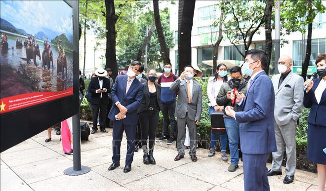 Vernissage d’une exposition de photos sur le Vietnam au Mexique ảnh 1