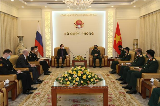 Le ministre de la Défense reçoit l’ambassadeur russe ảnh 1 Le ministre de la Défense reçoit l’ambassadeur russe ảnh 1