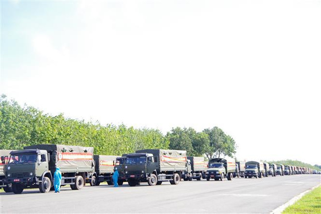COVID-19 : des policiers et soldats arrivent en renfort à Ho Chi Minh-Ville ảnh 4 COVID-19 : des policiers et soldats arrivent en renfort à Ho Chi Minh-Ville ảnh 4