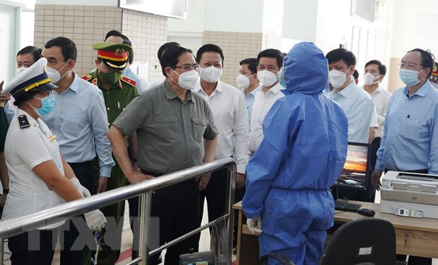 Le Premier ministre inspecte le travail de contrôle du COVID-19 à Ho Chi Minh-Ville ảnh 1 Le Premier ministre inspecte le travail de contrôle du COVID-19 à Ho Chi Minh-Ville ảnh 1