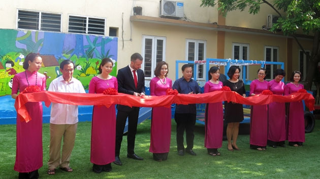 Inauguration d’un espace de recréation destiné aux enfants malvoyants ảnh 1 Inauguration d’un espace de recréation destiné aux enfants malvoyants ảnh 1