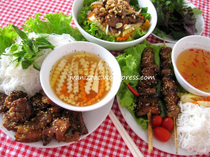 Trois plats vietnamiens figurent dans le top 100 célèbres plats du monde ảnh 2 Trois plats vietnamiens figurent dans le top 100 célèbres plats du monde ảnh 2