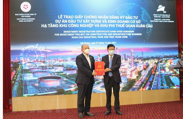 Remise de la licence d’investissement à la première zone de libre-échange à Hai Phong ảnh 2