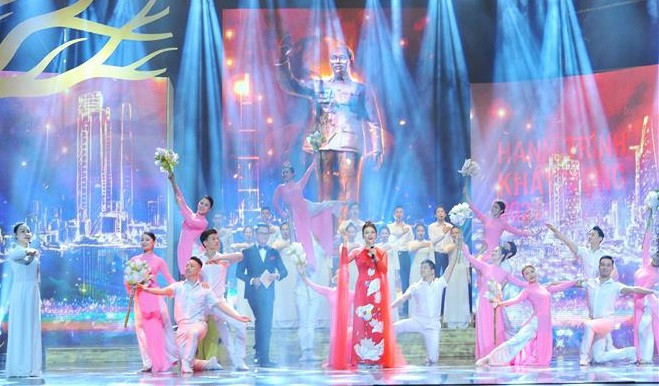 Rencontre des figures exemplaires du mouvement d’encourager à suivre l’exemple de Ho Chi Minh ảnh 1 Rencontre des figures exemplaires du mouvement d’encourager à suivre l’exemple de Ho Chi Minh ảnh 1